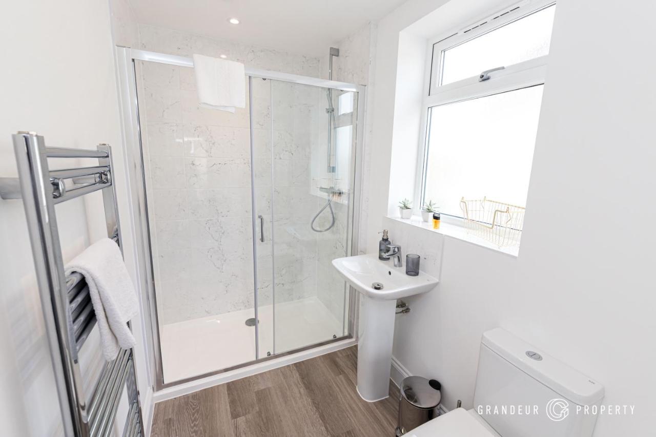 Bournecoast - Stylish Flat With Balcony - Sea Glimpses - 10 Min Walk To Beach - Parking - Wifi - Fm8406 Bournemouth Exterior foto