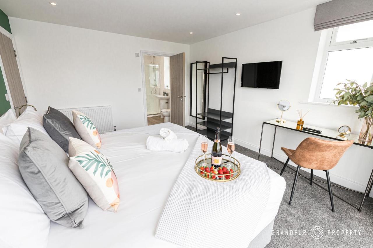 Bournecoast - Stylish Flat With Balcony - Sea Glimpses - 10 Min Walk To Beach - Parking - Wifi - Fm8406 Bournemouth Exterior foto
